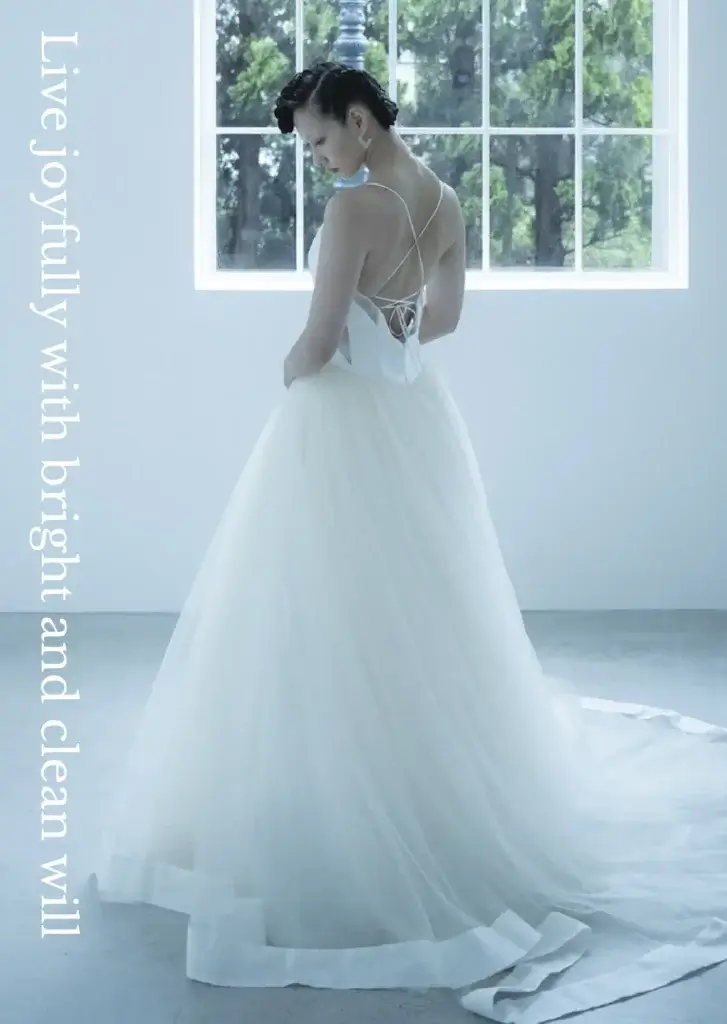 nae. ATELIERナエアトリエ 背中の開きが特徴のAラインのウェディングドレス