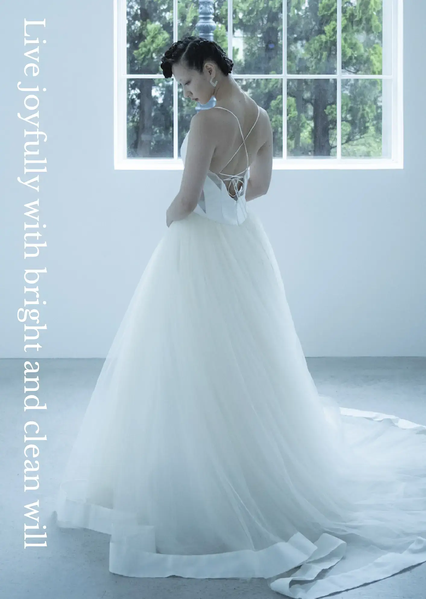 nae. ATELIERナエアトリエ 背中の開きが特徴のAラインのウェディングドレス