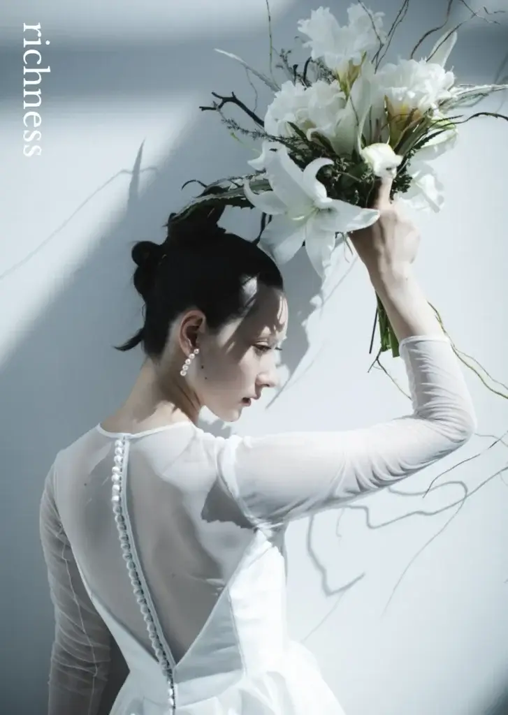 nae. ATELIERナエアトリエ　シースルー長袖のエレガントでシックなウェディングドレス