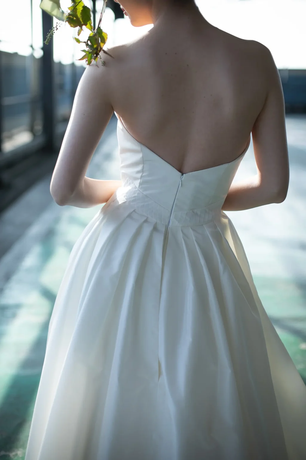 Aラインウェディングドレスの美しい後ろ姿