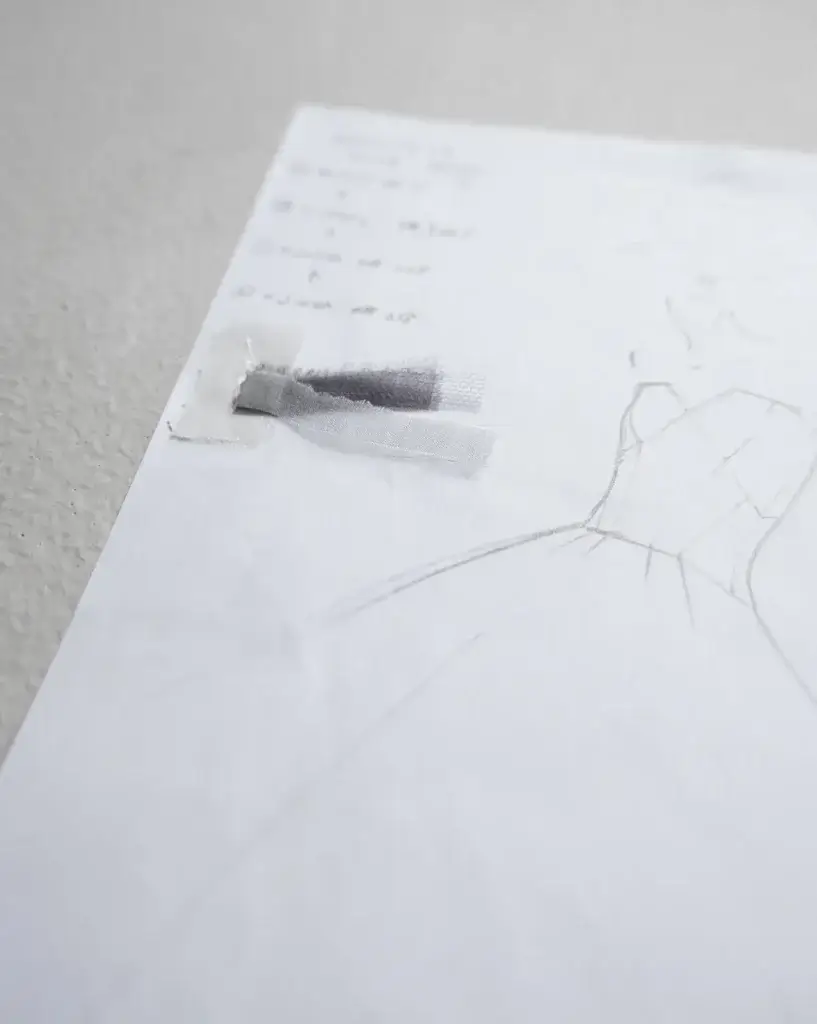 ウェディング カラードレスのデザイン画と生地スワッチ